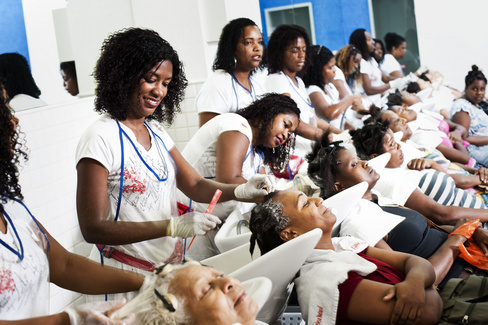 Un salon anti lissage au Bresil