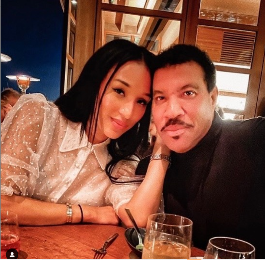 Lionel Richie, la différence d'âge avec sa copine fait jaser