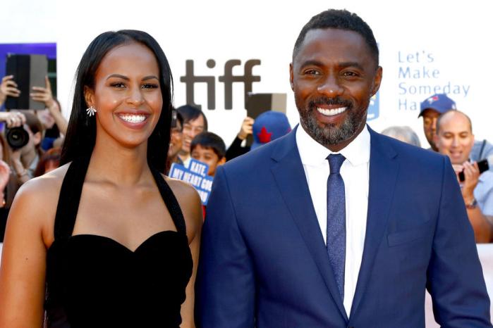 Idris elba fait sa demande en mariage dans un cinema