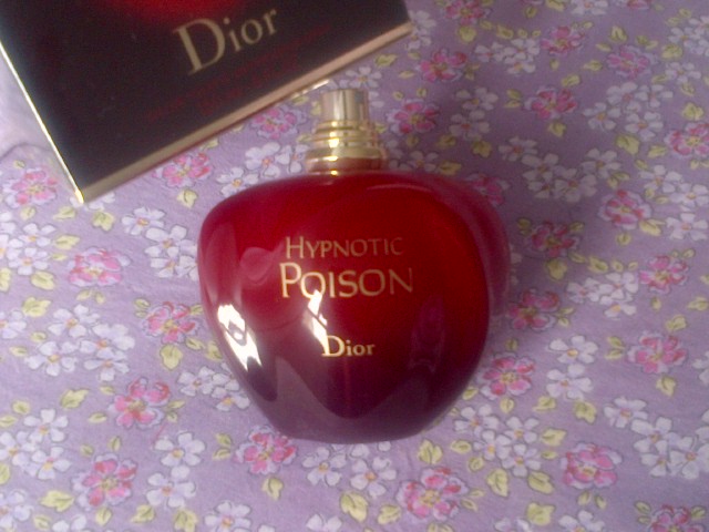 Parfum-poison-hypnotic-cheveux-afro